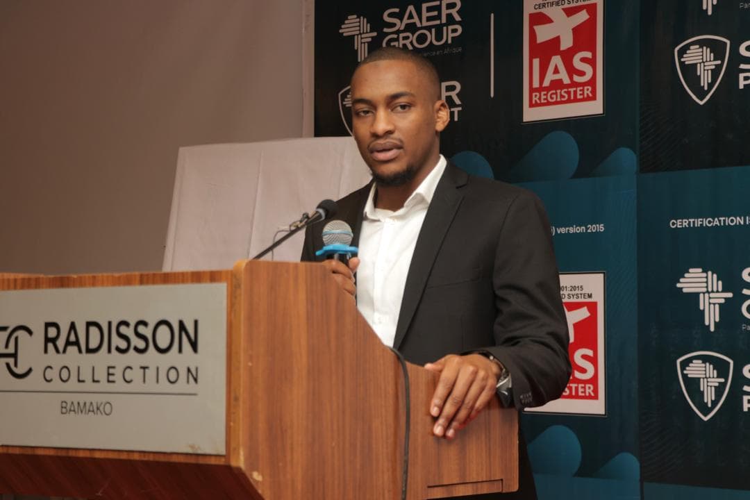Prise de parole lors d'une conférence du Groupe SAER, à Bamako.