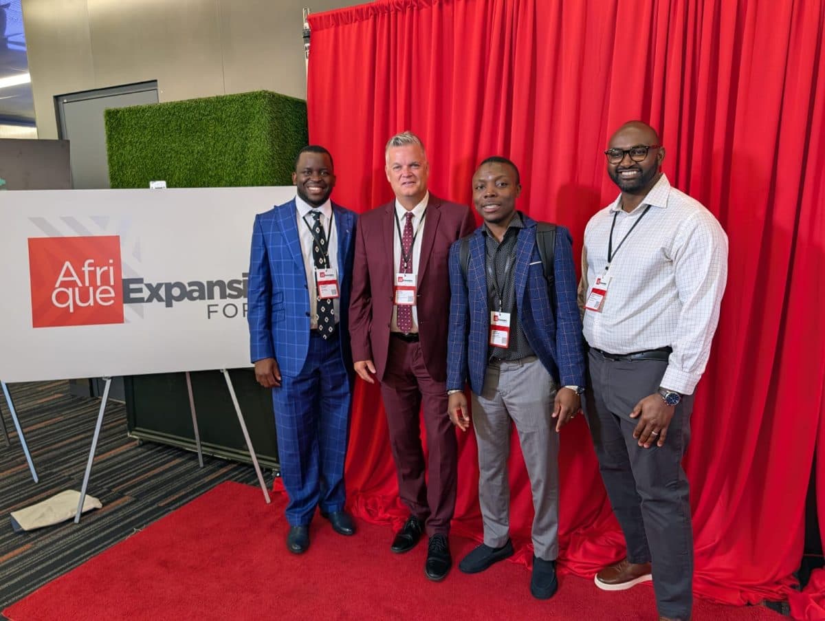 Quatre participants réunis à l’Afrique Expansion Forum, au Canada.